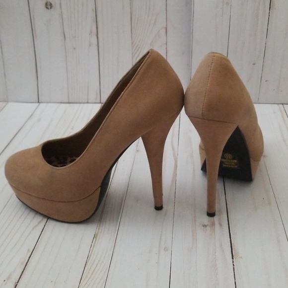 Heels - Picture 4 of 4